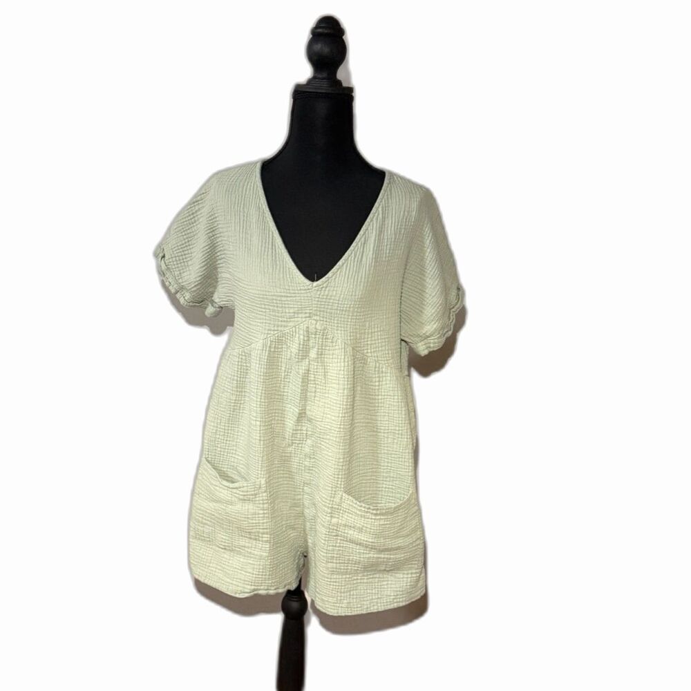 Women's Medium Sage Emery Rose Short Sleeve Shorts Zipper Back Romper